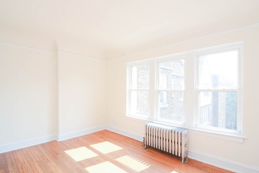 Building Photo - 2942 N Albany Ave