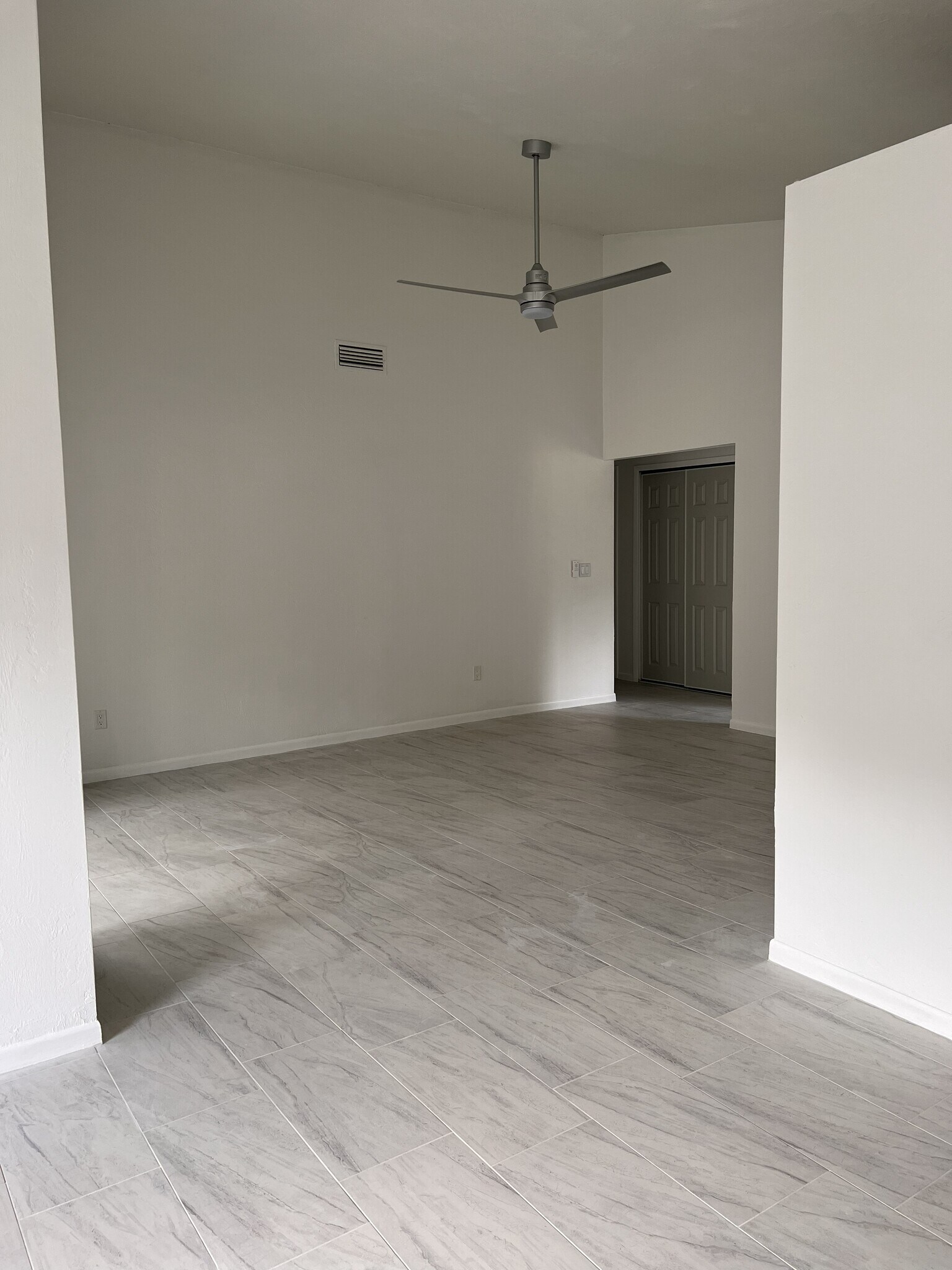 Building Photo - 19 Brittany Ln