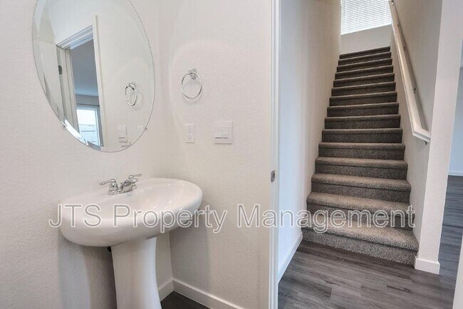Building Photo - 2097 Shady Tree Cir