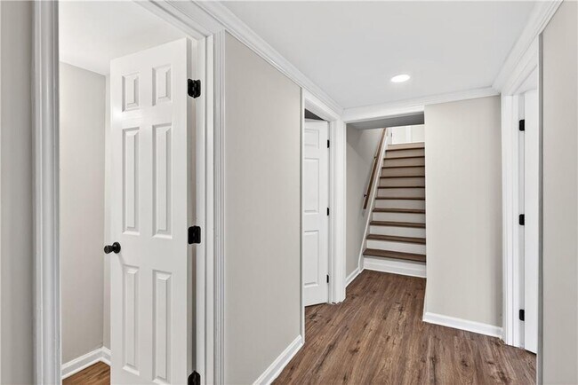 Building Photo - 4933 Dana Dr NE