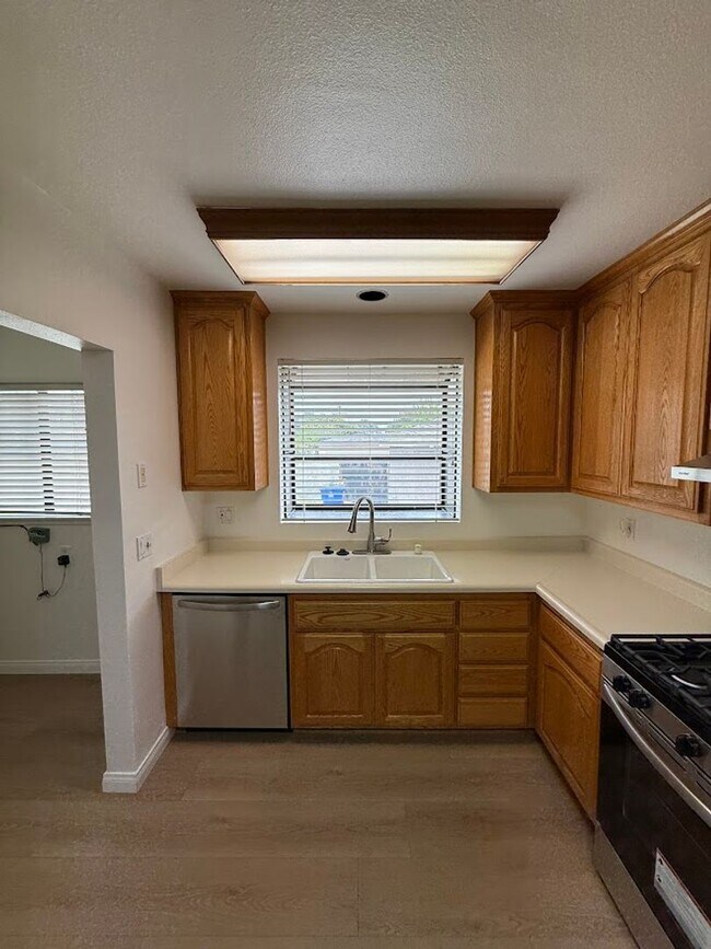 Building Photo - Beautiful 3 Bedroom, 2 Bathroom Granada Hills Home with Detached Garage!