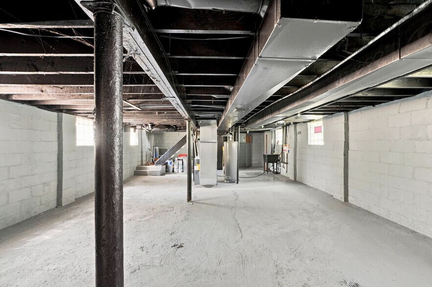 Building Photo - 15053 Spring Garden St