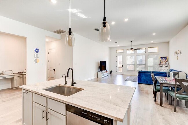 Building Photo - 2824 Stone Branch Dr