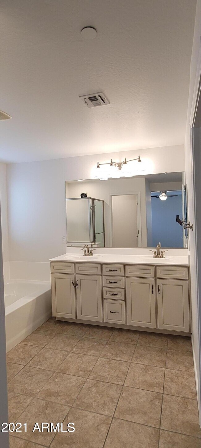 Building Photo - 4778 E Tierra Buena Ln