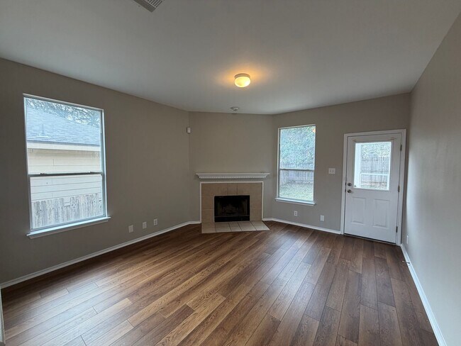 Building Photo - CENTRALLY LOCATED 3 BEDROOM SINGLE STORY HOME IN STEUBING RANCH SUBDIVISION*ISLAND KITCHEN