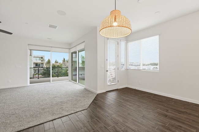 Building Photo - 1250 Abbey Ln