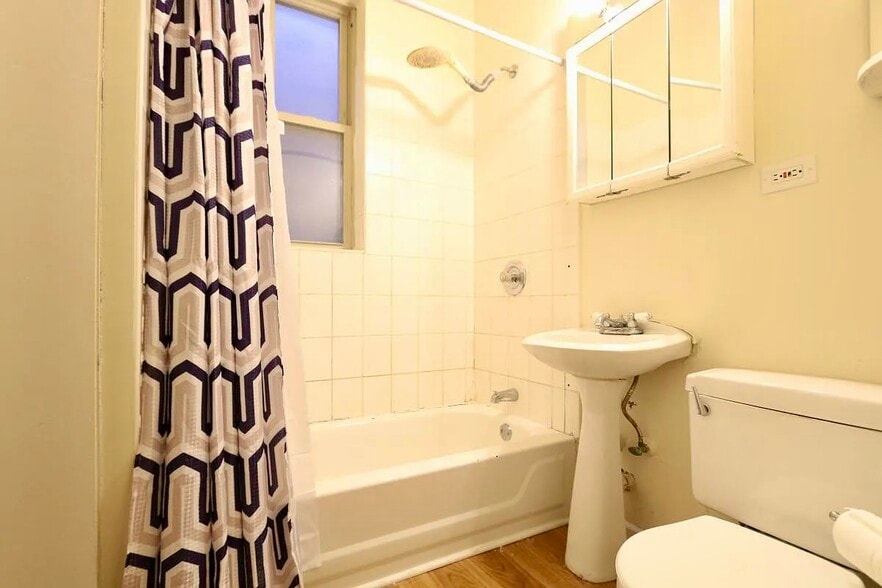 Building Photo - 719 S Loomis St