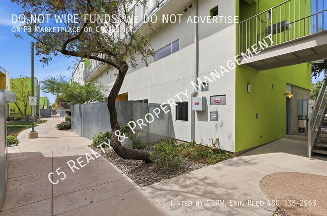 Building Photo - 1111 W University Dr