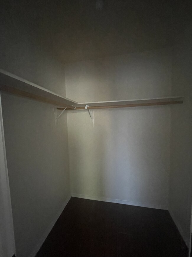 Building Photo - 1832 Shreya St