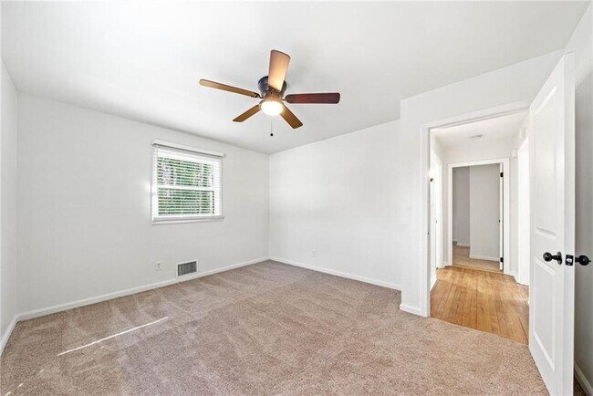 Building Photo - 801 N Evelyn Pl NW