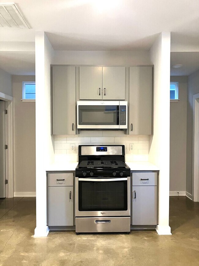 Building Photo - Contemporary East Nashville Home.   MOVE IN SPECIAL $500 OFF ONE MONTH'S RENT