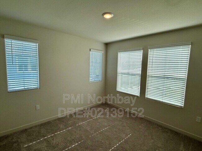 Building Photo - 109 Clownfish St