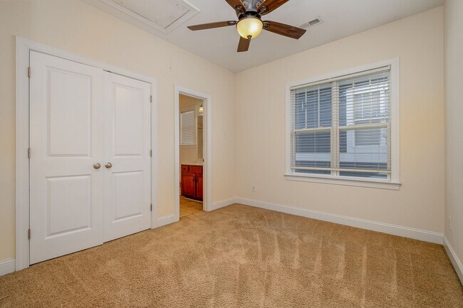 Building Photo - AVAILABLE TO SHOW!