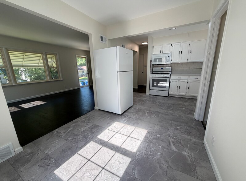 Building Photo - 8649 Kathlyn Dr