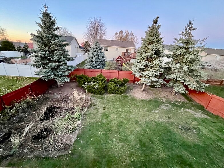 Building Photo - 817 Jack Russell Ave