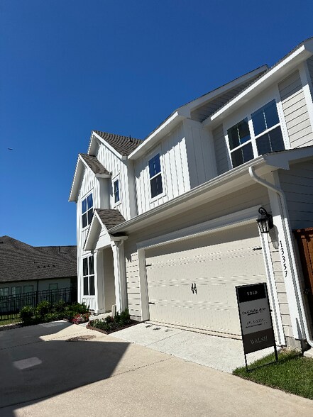 Building Photo - 13357 Hedgebrook Pl