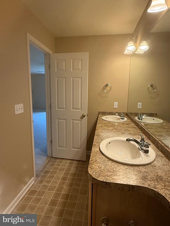 Building Photo - 2082 Deer Run Dr