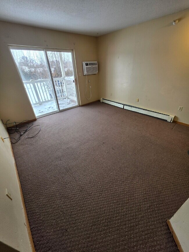 Building Photo - 3 Bedroom | 2 Bathroom 2nd Floor Unit in Oelwein AVAILABLE SOON!