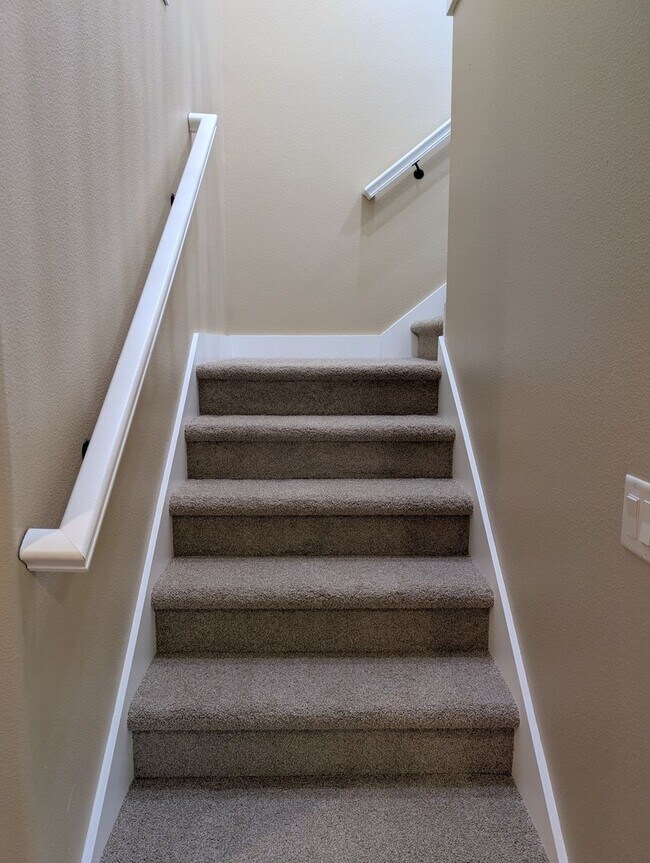 Building Photo - 4 Bed/2.5 Bath Multnomah Village Stunner w...