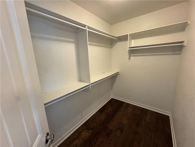 Building Photo - 4849 W Oldham Dr