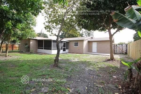 Building Photo - 8121 NW 44th Ct