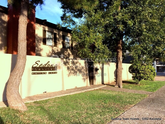 Building Photo - 5320 Kenosha Ave