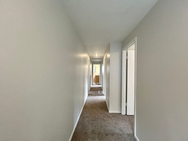 Building Photo - Large 4 Bed, 2.5 Bath House! Landscaping Included!
