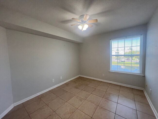 Building Photo - 2265 Huntingdon Dr