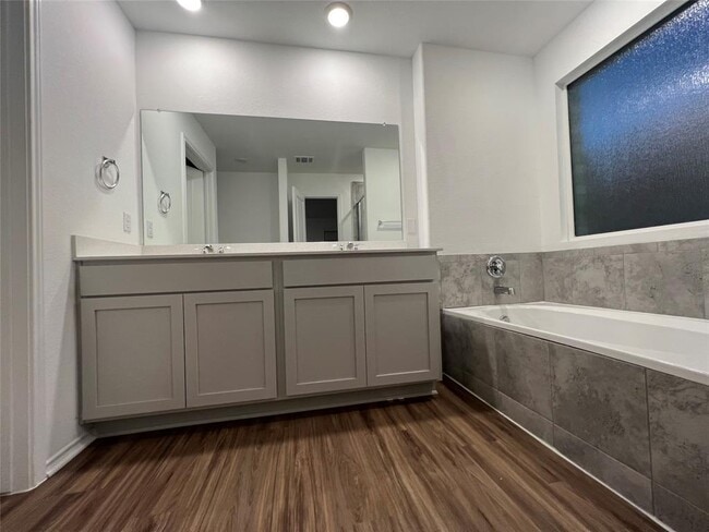 Building Photo - 115 Vintage Dr