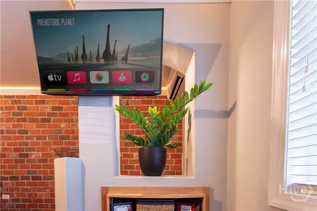 Building Photo - 760 E Campus Rd