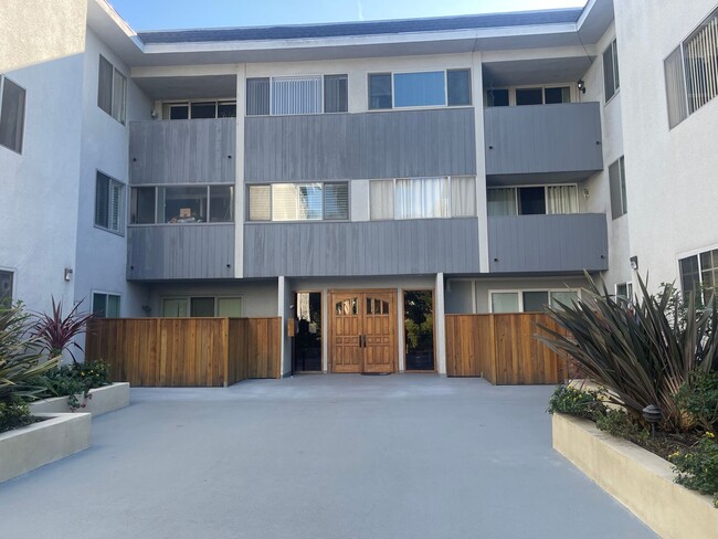 Building Photo - Spacious 1-bedroom 1-bath in a great compl...