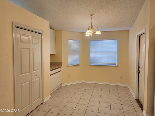 Building Photo - 226 Summerwood Dr