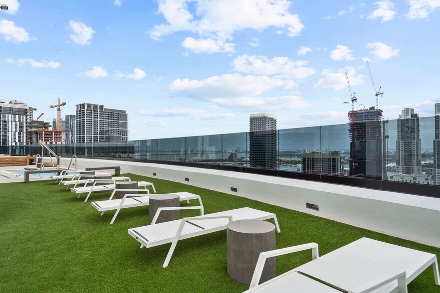 Building Photo - 225 N Miami Ave