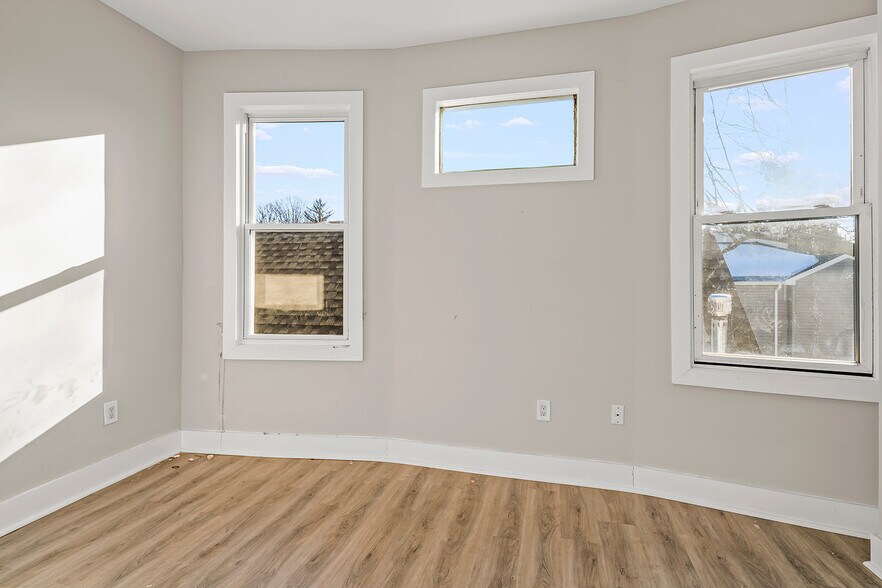 Building Photo - 791 S 15th St