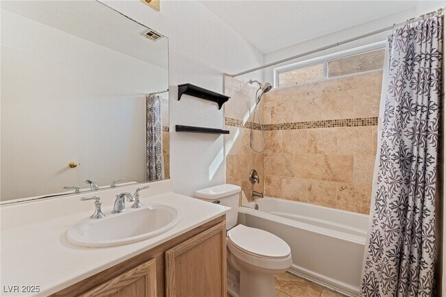 Building Photo - 857 Lantham Pl
