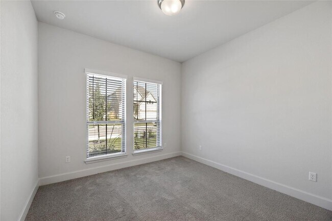 Building Photo - 127 Plumbago Loop