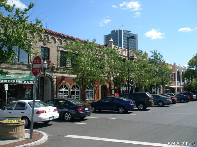 Building Photo - 25 Forest St