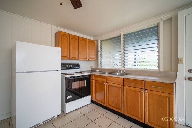 Building Photo - 3 Bed 1.5 Bath Single Family Home in Aiea ...