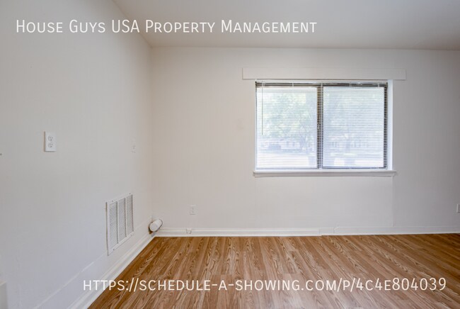 Building Photo - 15216 Bellaire Ave