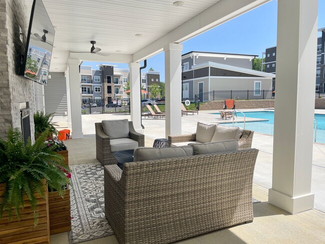 Building Photo - Tuscany con Terrazza | 1 Bed 1 Bath | 773 sf