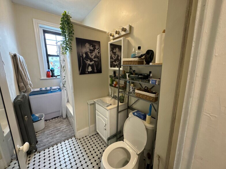 Building Photo - 242 Hemenway St