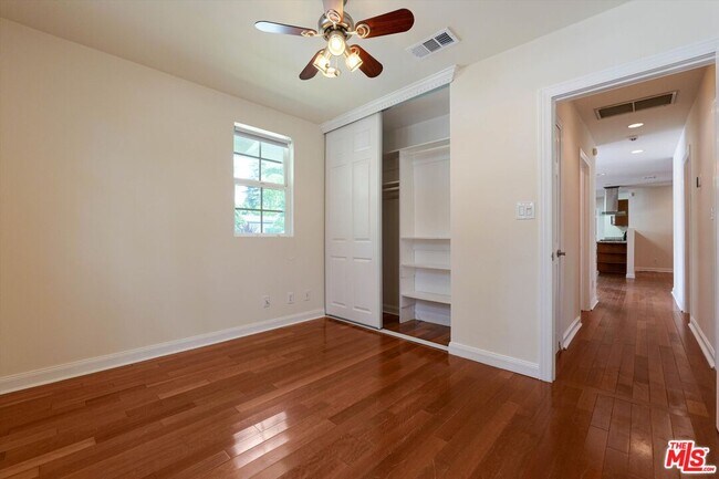 Building Photo - 22750 Clarendon St