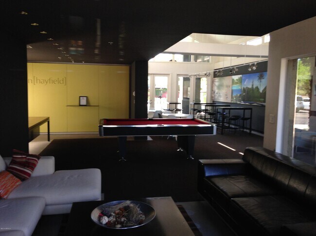 Building Photo - 1295 N Ash St