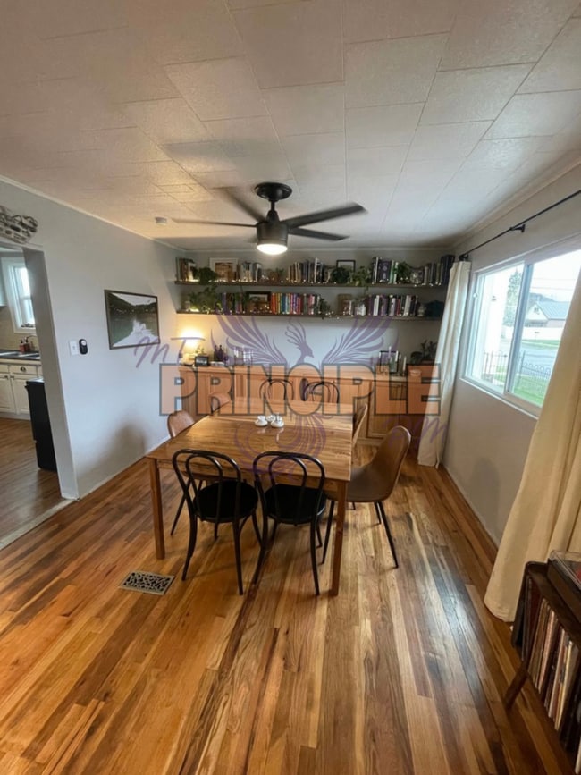 Building Photo - Adorable 3 bed house in great family frien...
