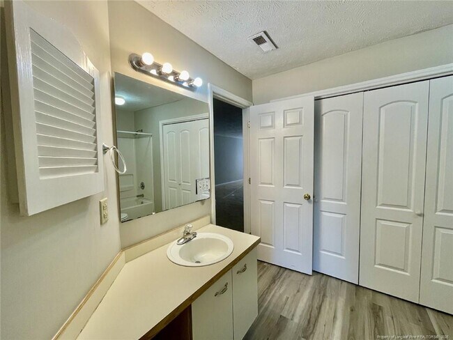 Building Photo - 6724 Willowbrook Dr