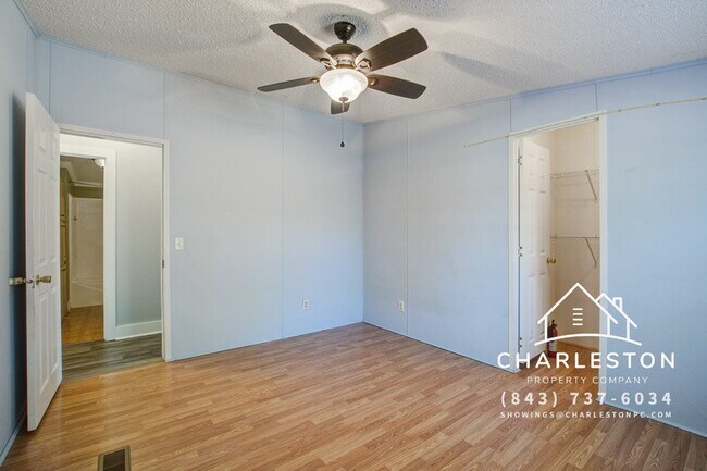 Building Photo - 1807 United Dr