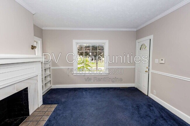 Building Photo - 9110 Rosewood Ave