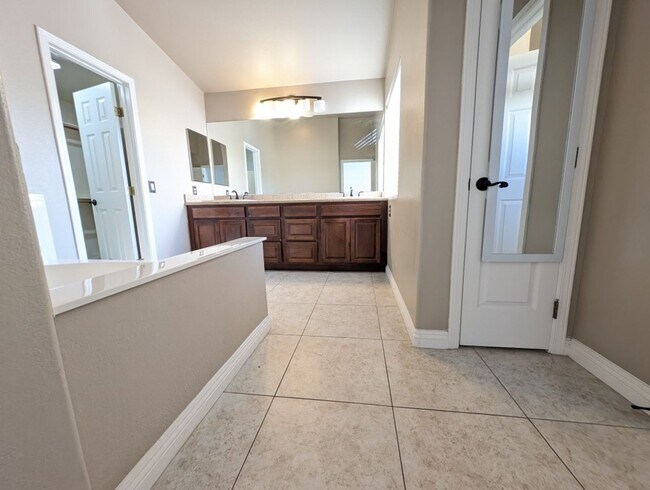 Building Photo - 8121 Riviera Beach Dr