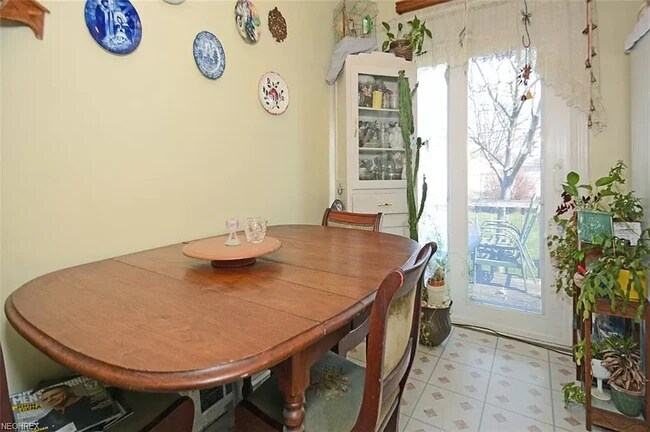 Dinette portion of the kitchen minus the furniture - 13405 Eastwood Blvd