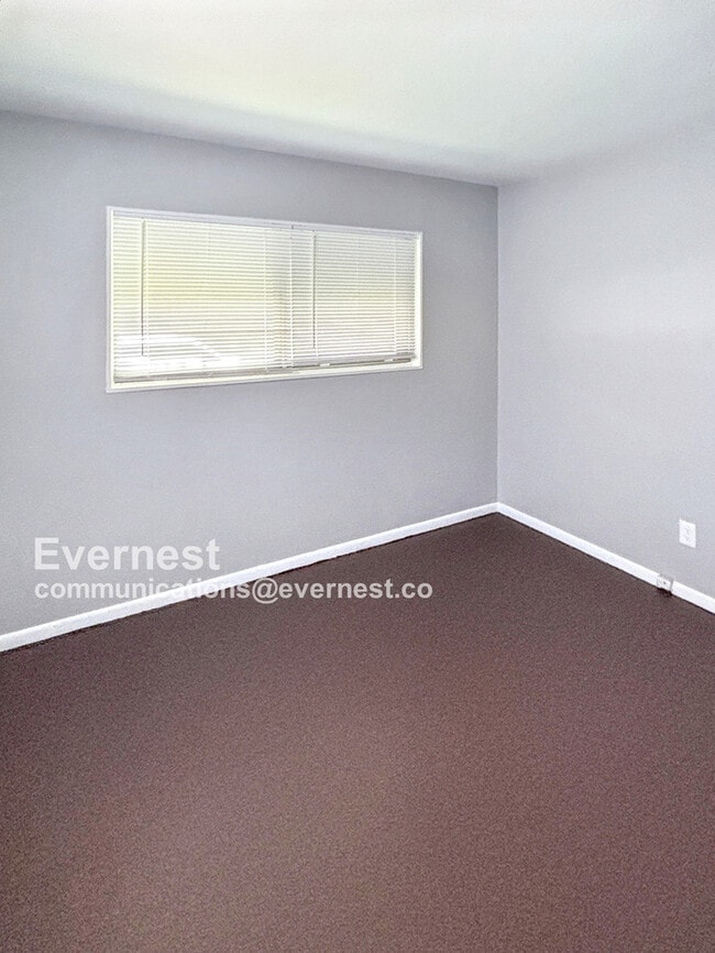 Building Photo - 9732 Glen Owen Dr